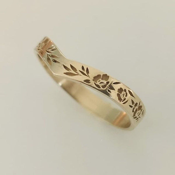 Simple Diamond V-shaped Wreath Ring
