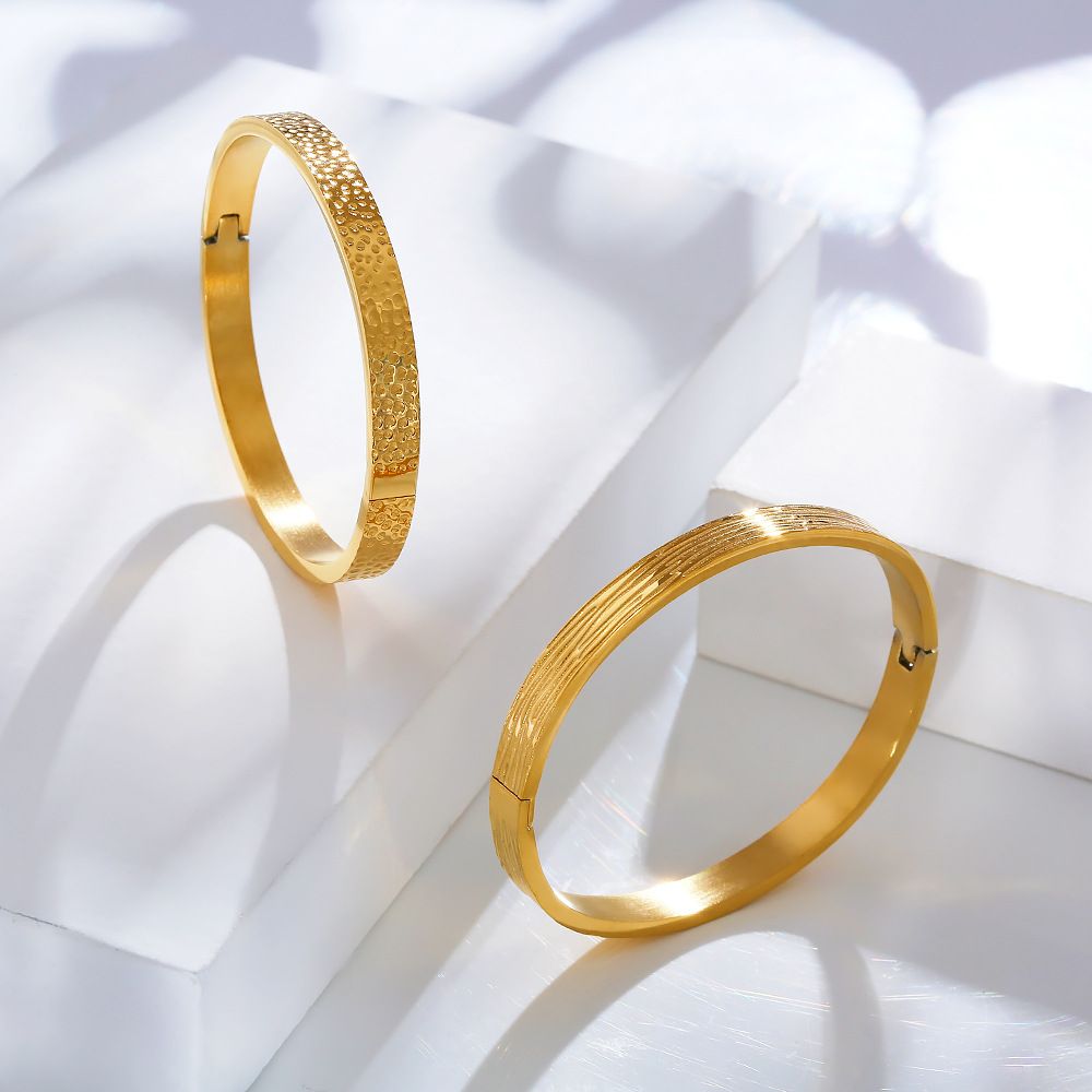 Women's Fashion Non-fading Striped Hammered Bracelet