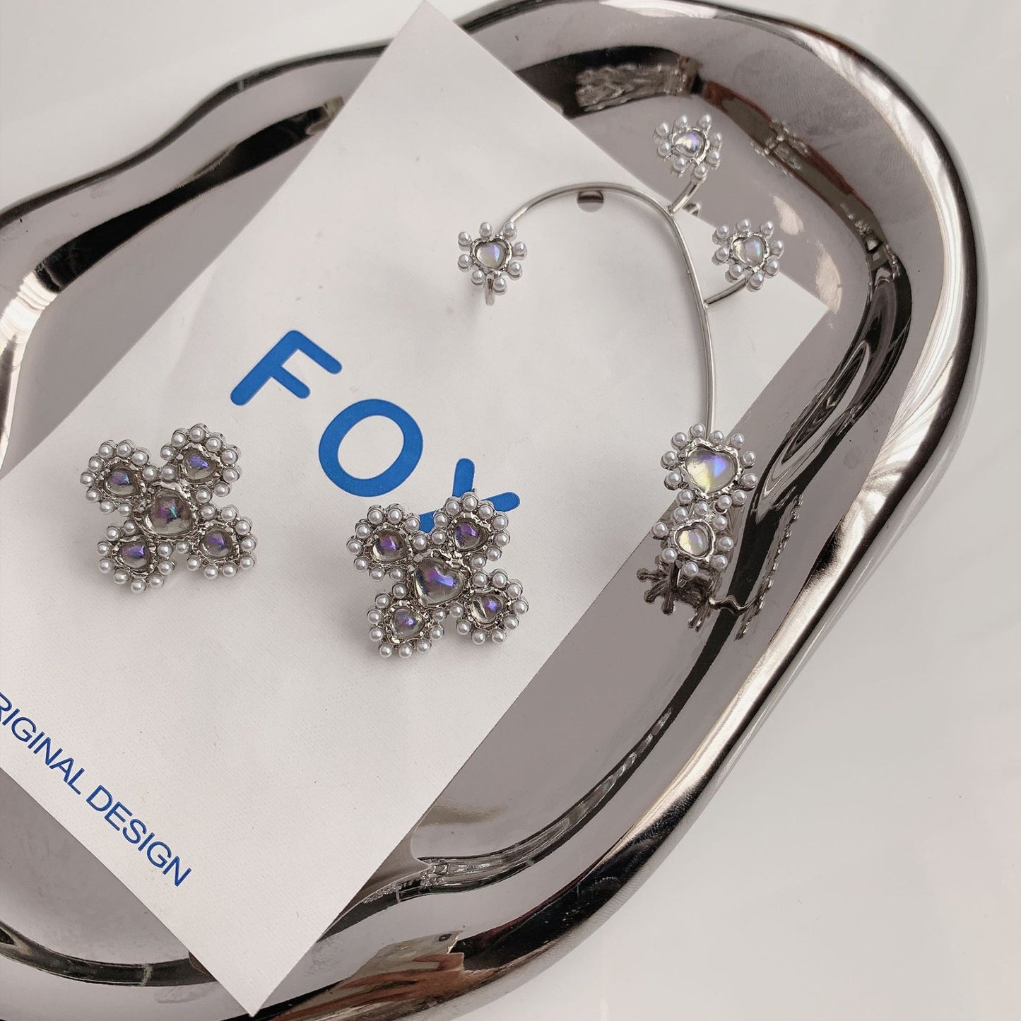 Women's New Fashion Pearl Love Earrings