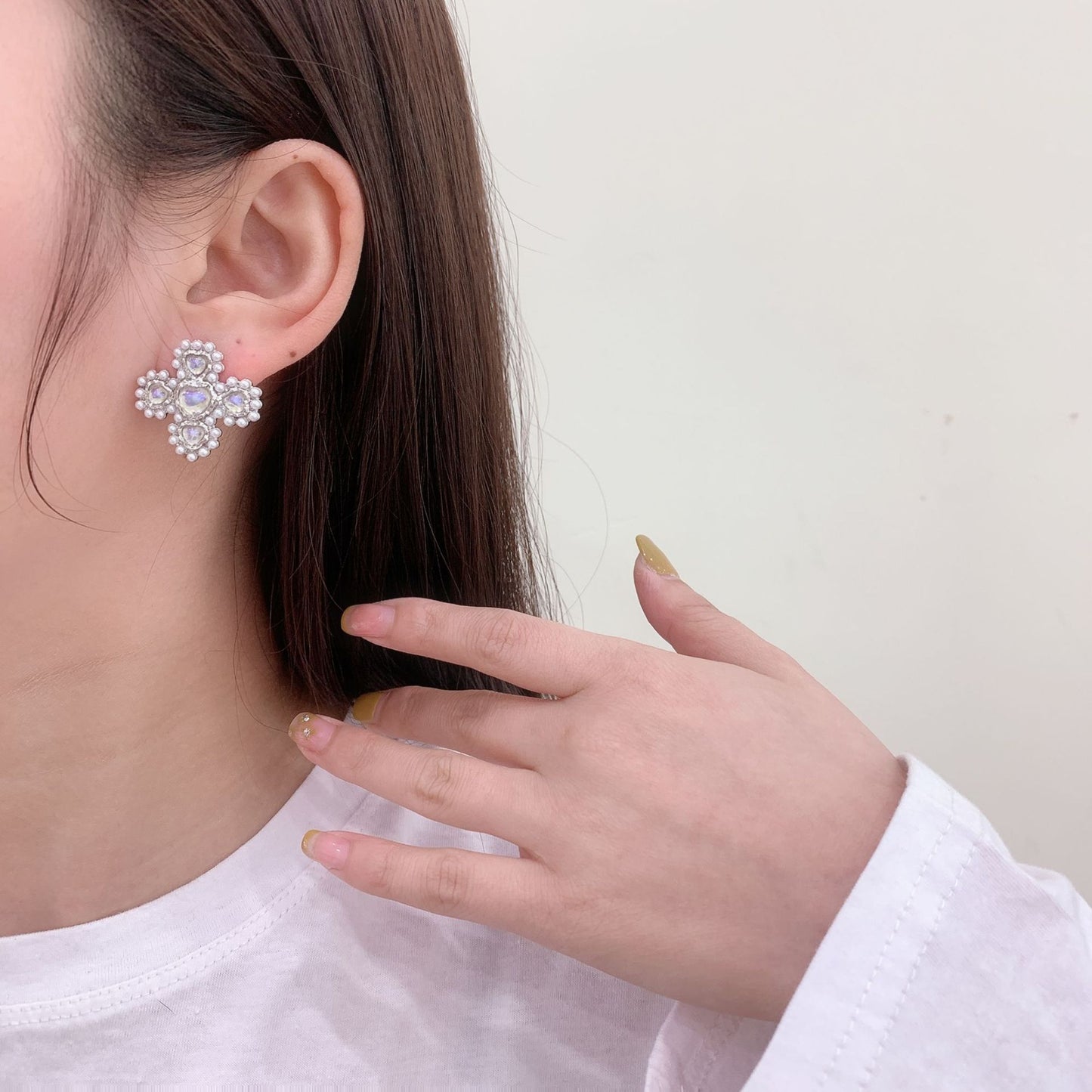 Women's New Fashion Pearl Love Earrings